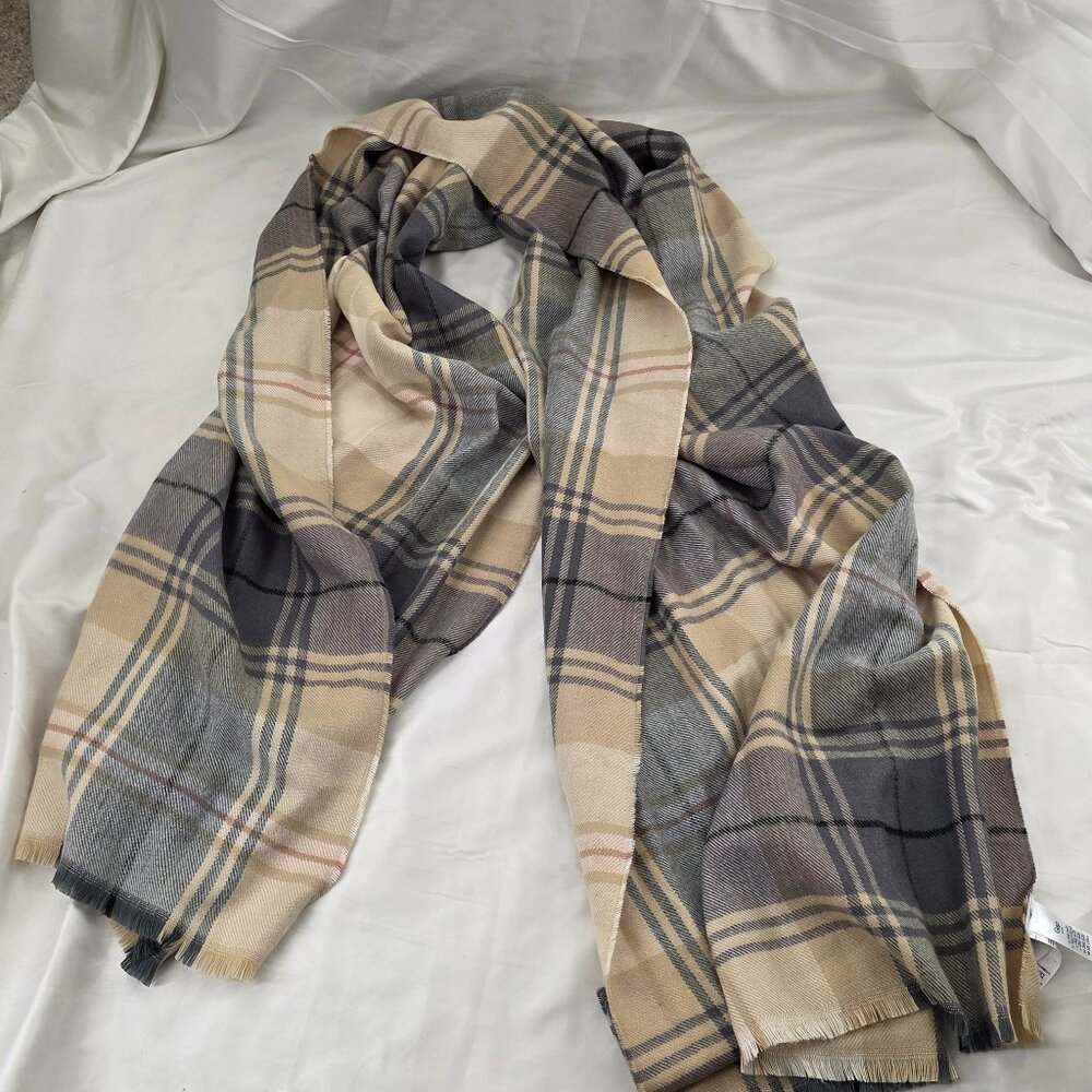 Gap Women's Plaid Shawl/Wrap Casual Warm
